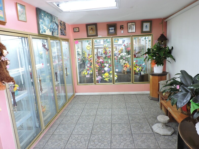 More Photos Of 2504 Main St, Jacksonville Freestanding For Sale