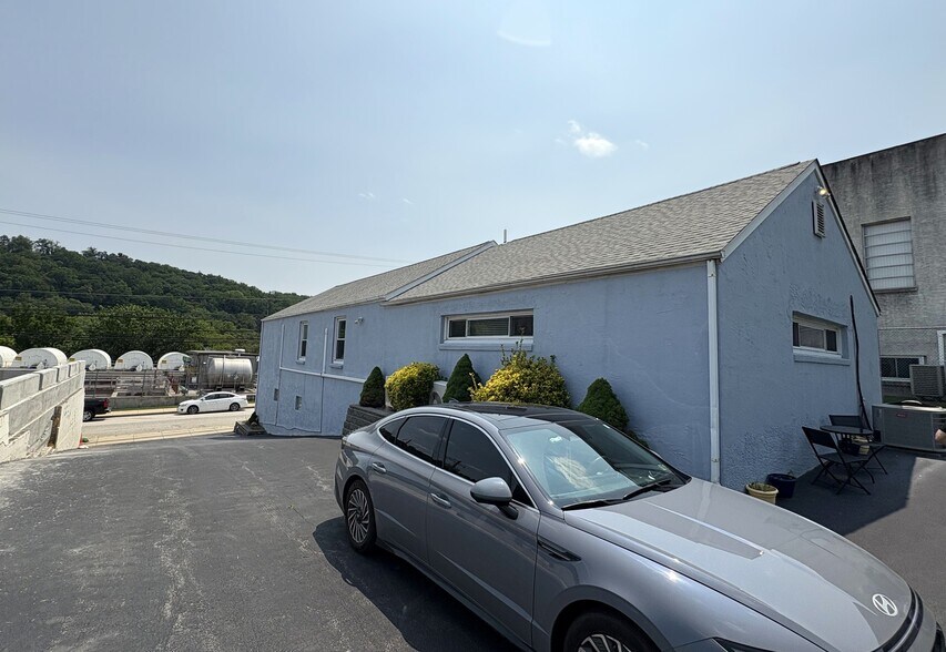 More Photos Of 524 E Elm St, Conshohocken Industrial For Sale