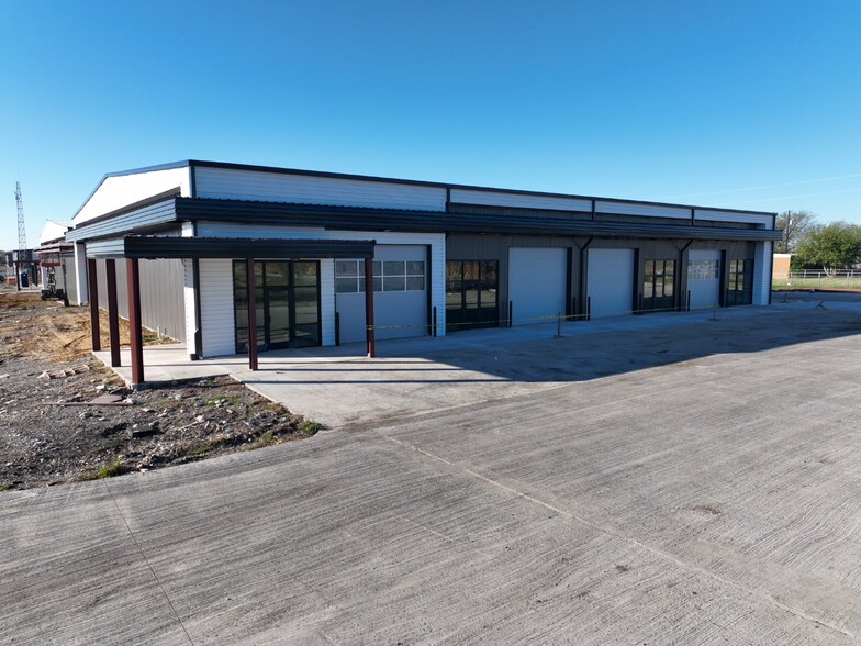 More Photos Of 1011 Industrial Way Dr, Anna Industrial For Lease