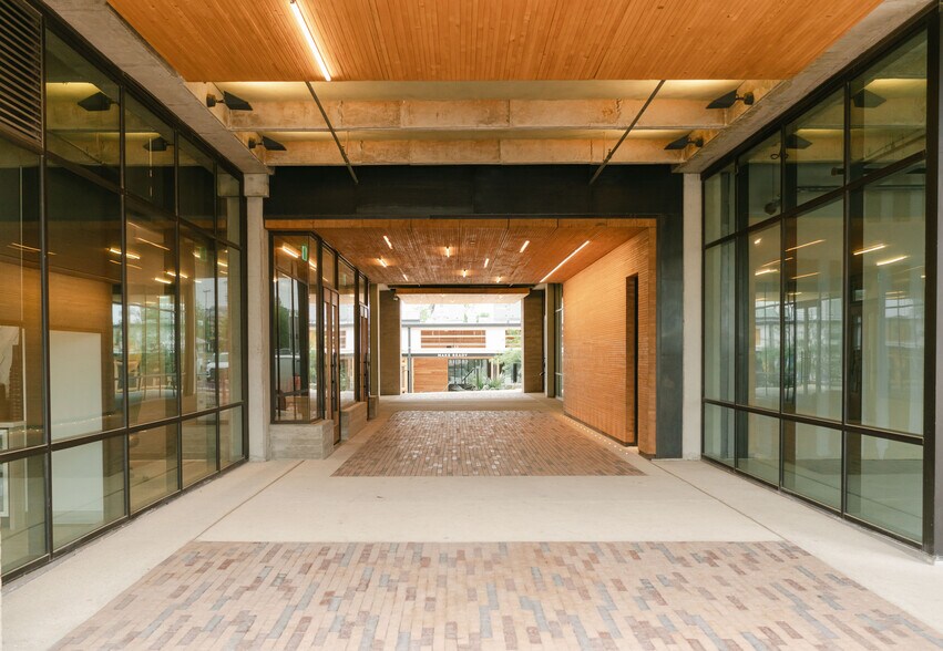 More Photos Of 711 Broadway St, San Antonio Office For Lease