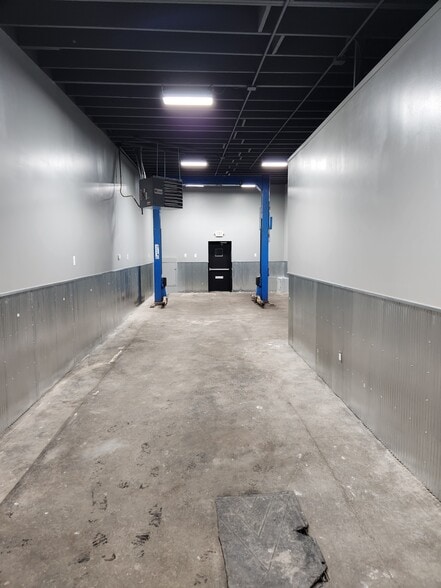 More Photos Of 11337 Van Dyke St, Detroit Light Distribution For Lease