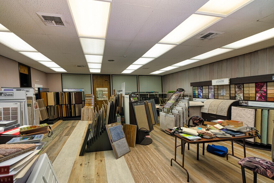 More Photos Of 6400 Variel Ave, Woodland Hills Manufacturing For Lease