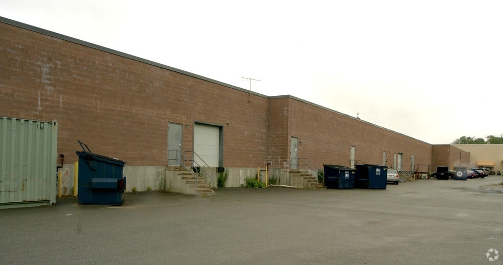 More Photos Of 15 Stockwell Dr, Avon Unknown For Lease
