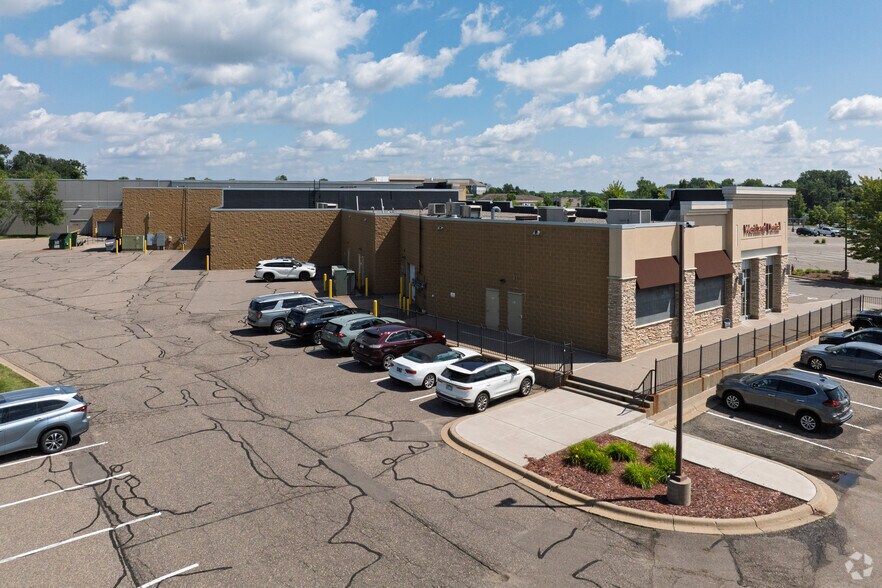More Photos Of 302-318 Clydesdale Trl, Medina General Retail For Sale