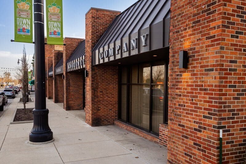 More Photos Of 215 S Schuyler Ave, Kankakee General Retail For Sale