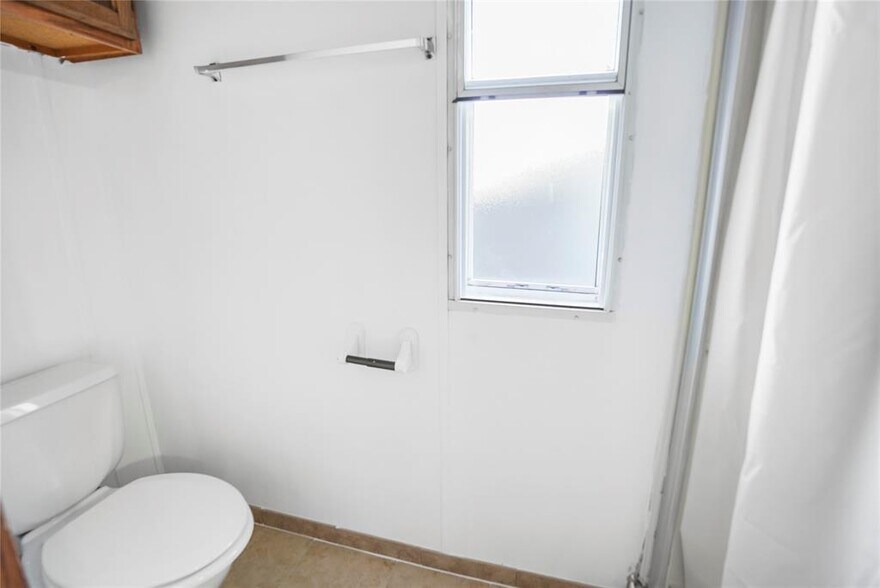 More Photos Of 13338 Elderberry Ln, Houston Industrial For Lease