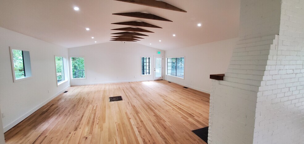 More Photos Of 1405 E 38th 1/2 St, Austin Office For Lease
