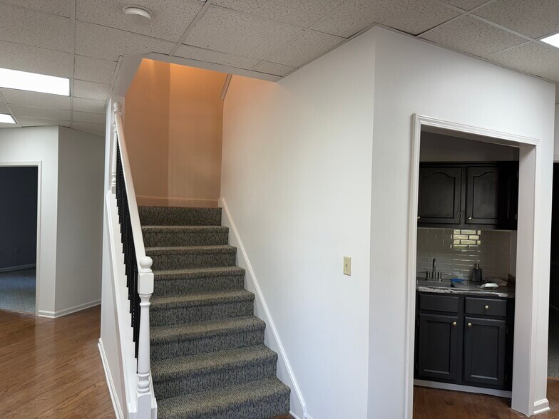 More Photos Of 2820 Summer Oaks Dr, Bartlett Office For Sale