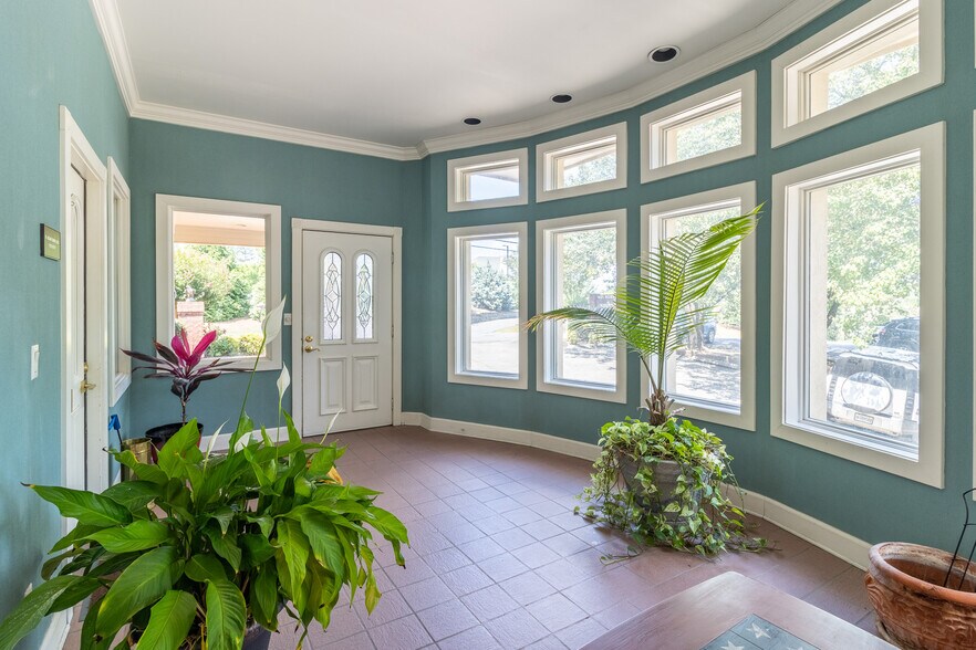 More Photos Of 1421 Ross Dr, Dalton Office For Sale