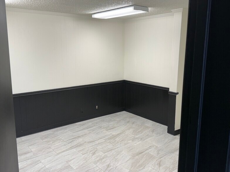 More Photos Of 914 S Southwest Loop 323, Tyler Industrial For Sale