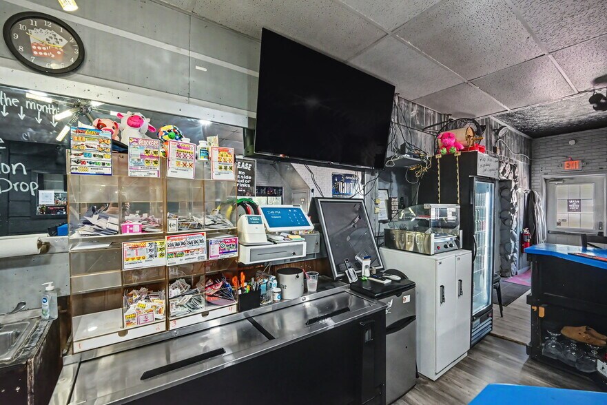 More Photos Of 126 McConnell St, Oxford Storefront Retail Residential For Sale
