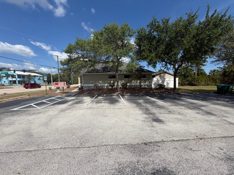 More Photos Of 3113 S Ridgewood Ave, Daytona Beach Medical For Lease