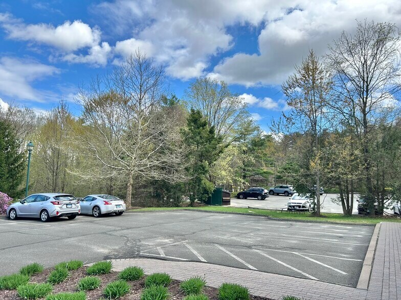 More Photos Of 33 Dale Rd, Avon Office For Lease