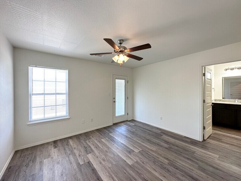 More Photos Of 4235 W Santa Fe St, Fayetteville Specialty For Sale