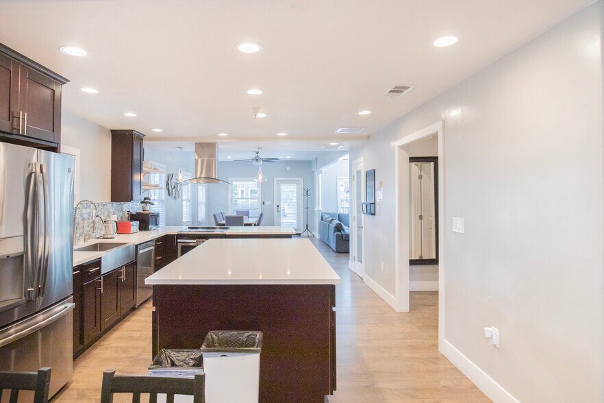 More Photos Of 4322 4th Ave, Sacramento Office Residential For Sale