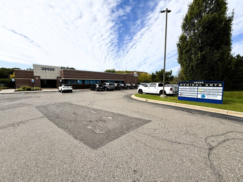 More Photos Of 39525 14 Mile Rd, Novi Medical For Lease