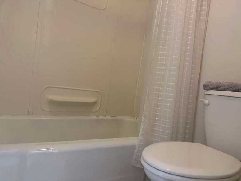 More Photos Of 810 E US Hwy 275, Ewing Hotel For Sale