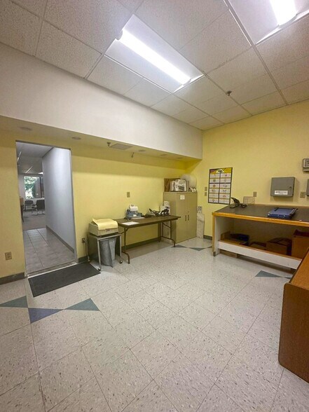 More Photos Of 362 Industrial Park Rd, Middletown Warehouse For Sale