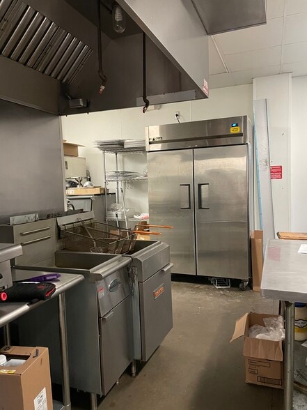 More Photos Of 1330 Broadway St, Pearland Storefront Retail Office For Lease