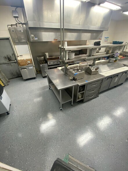 More Photos Of 5106 Old Bullard Rd, Tyler Restaurant For Lease