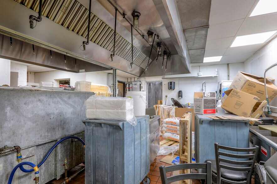 More Photos Of 330 E 135th St, Kansas City Restaurant For Sale