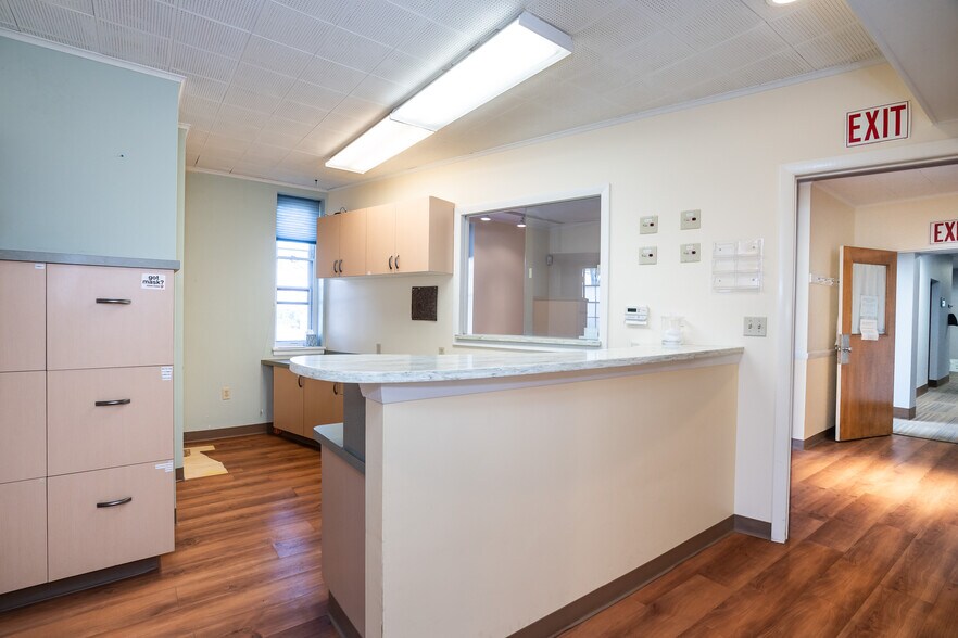 More Photos Of 264 Elm St, Northampton Office For Lease