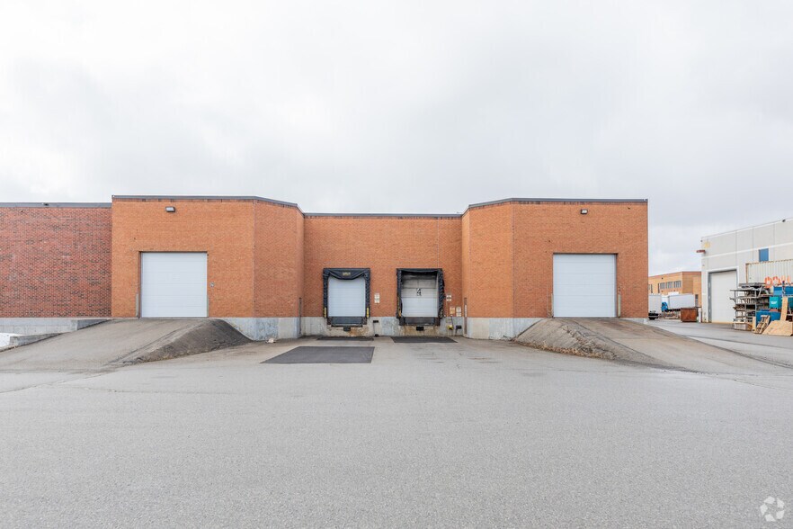 More Photos Of 6885-6895 Menway Ct, Mississauga Warehouse For Lease
