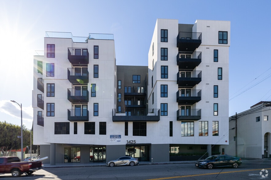 More Photos Of 1425 S Robertson Blvd, Los Angeles Apartments For Lease