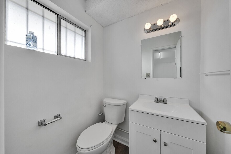 More Photos Of 2610 W Imperial Hwy, Hawthorne Storefront Retail Office For Lease