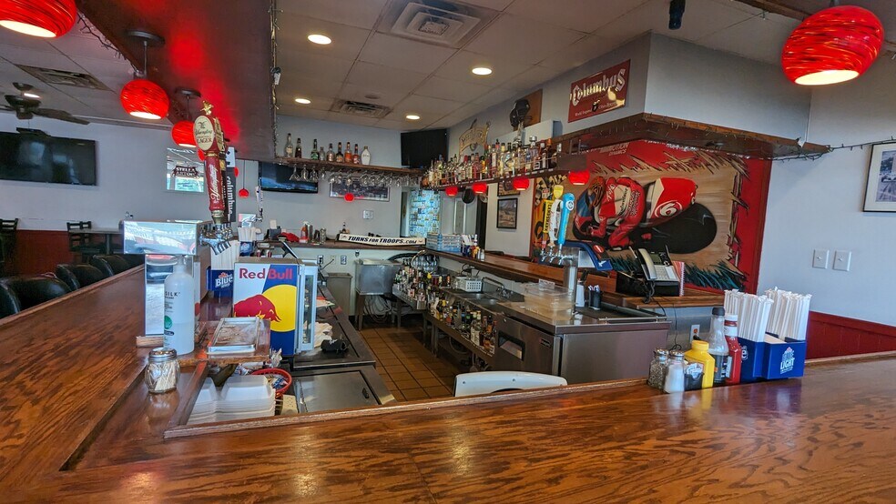 More Photos Of 192 E Main St, Lexington Restaurant For Sale