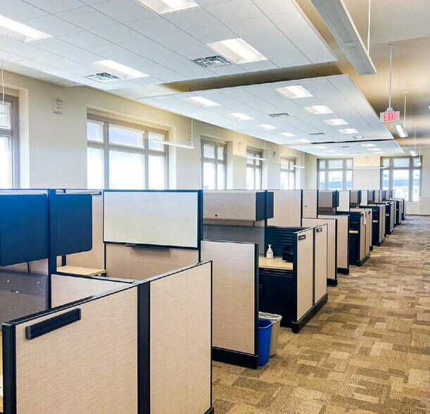 More Photos Of 647 W Virginia St, Milwaukee Office Residential For Lease