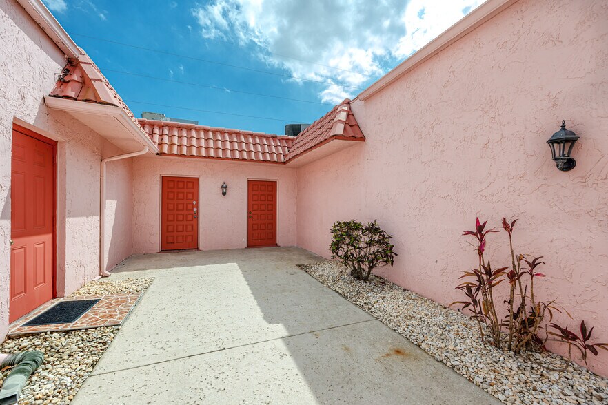 More Photos Of 6449 38th Ave, Saint Petersburg Medical For Lease