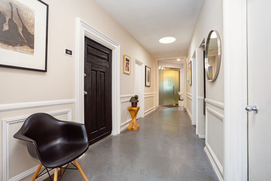 More Photos Of 110 N Doheny Dr, Beverly Hills Office For Sale