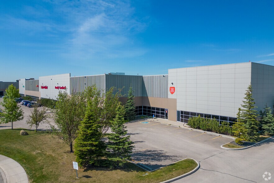 More Photos Of 10761 25th St NE, Calgary Distribution For Lease