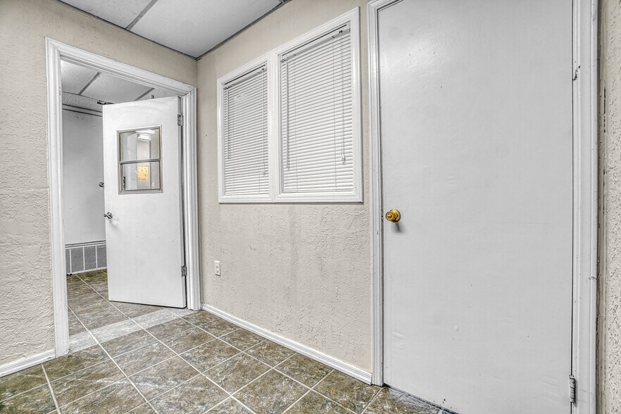 More Photos Of 1222 NW Cache Rd, Lawton Office For Sale