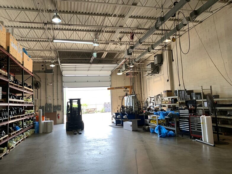 More Photos Of 303-325 W Girard Ave, Madison Heights Warehouse For Sale