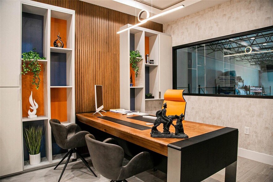 More Photos Of 1700 35th St, Orlando Warehouse For Lease