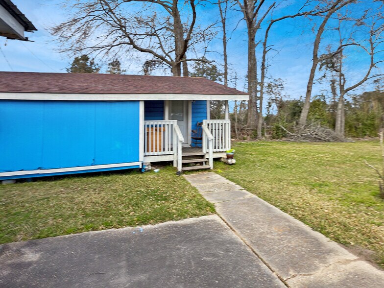 More Photos Of 1801 S 5th St, Leesville Hotel For Sale