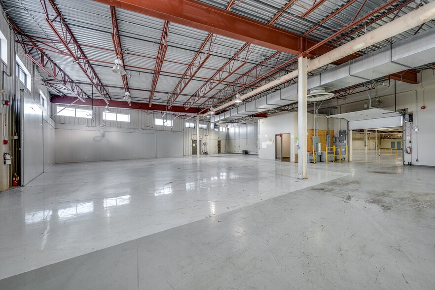 More Photos Of 47 Antares Dr, Ottawa Warehouse For Lease