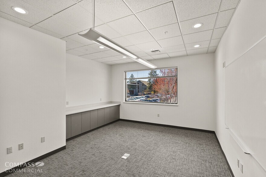 More Photos Of 123 SW Columbia St, Bend Office For Sale