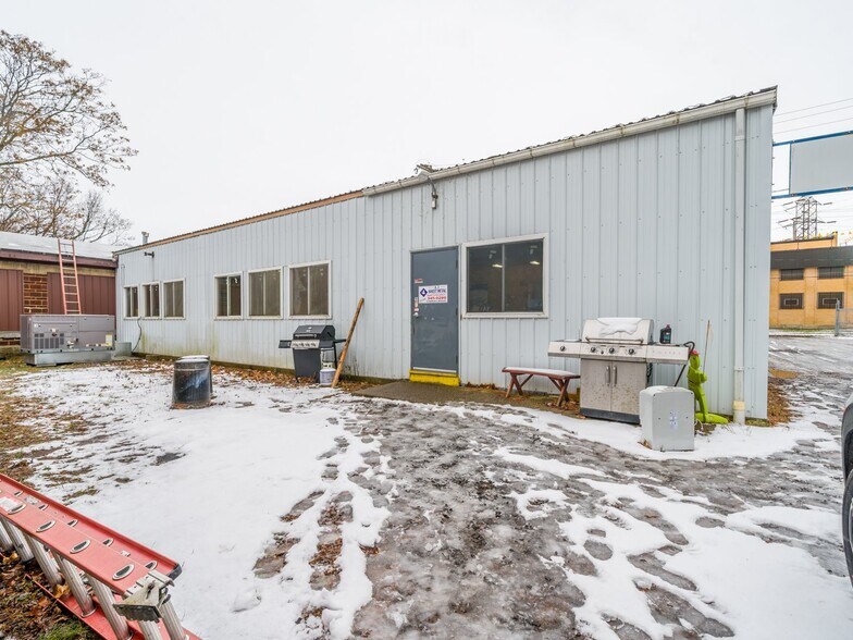 More Photos Of 50 Franklin St, Batavia Flex For Sale
