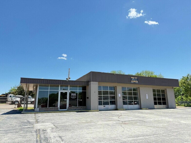 More Photos Of 634 W Commercial St, Springfield General Retail For Lease
