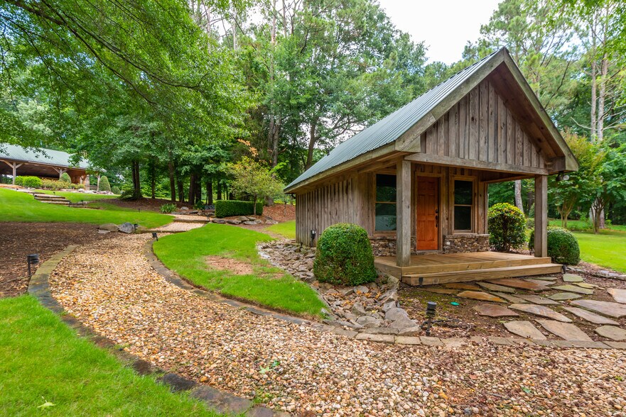 More Photos Of 565 Owens Gin Rd NE, Calhoun Lodge Meeting Hall For Sale