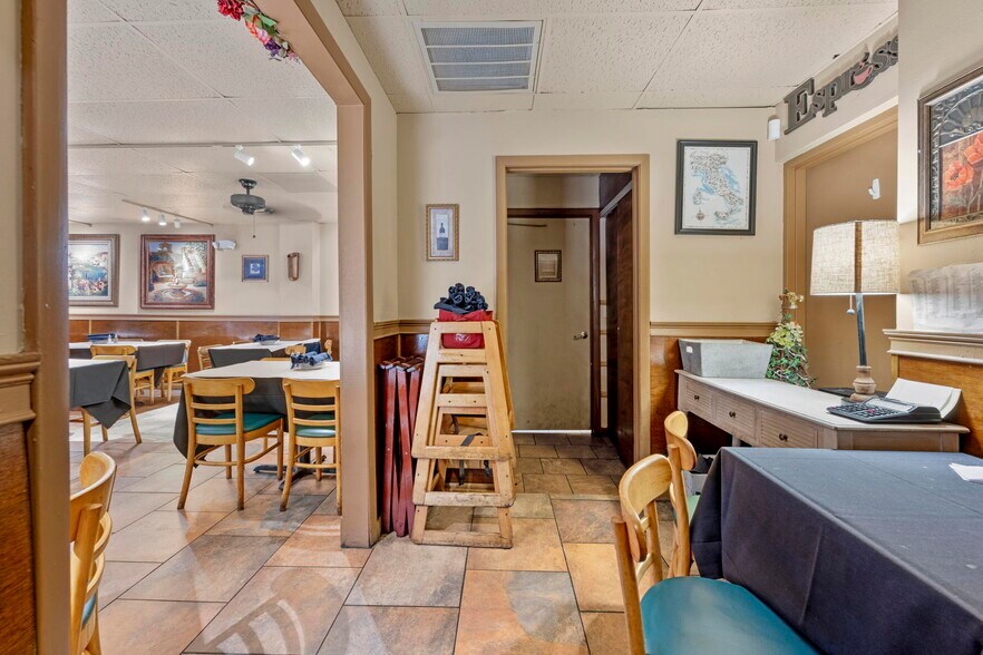 More Photos Of 7390 Shoal Line Blvd, Weeki Wachee Specialty For Sale