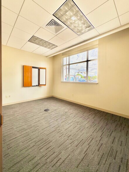 More Photos Of 5431 Bissonnet St, Houston Bank For Lease