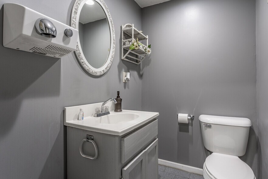 More Photos Of 204 Washington st, Frankton Industrial For Sale