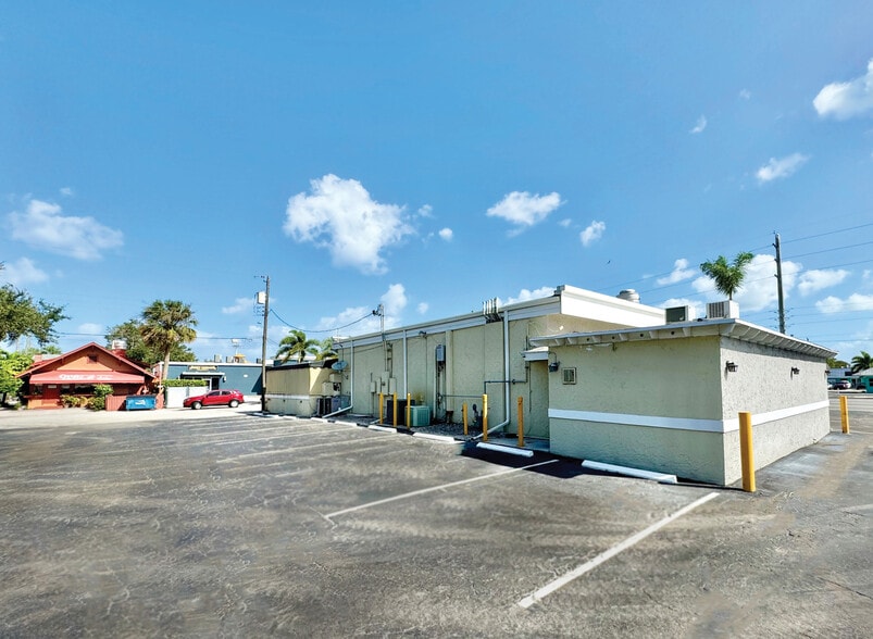 More Photos Of 300 SW Federal Hwy, Stuart Restaurant For Sale