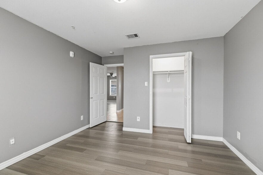 More Photos Of 1318 Avenue A, South Houston Apartments For Sale