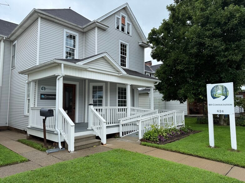 More Photos Of 624 E Main St, Lancaster Office For Lease