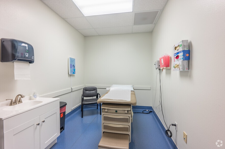 More Photos Of 2410 Fire Mesa St, Las Vegas Office For Sale